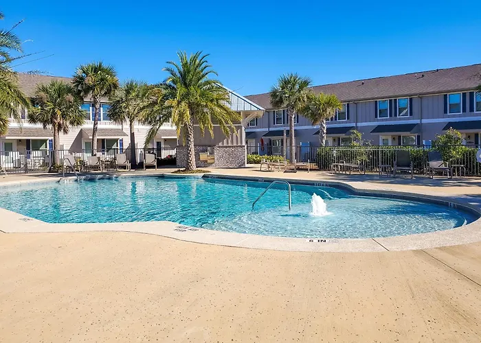 Vacation W/ Community Pool! *