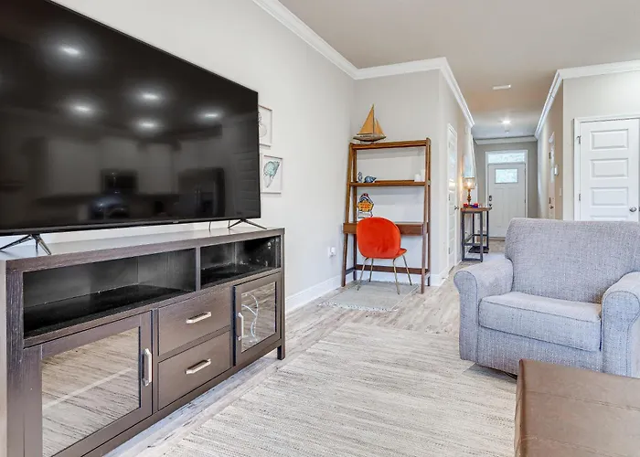 Vacation W/ Community Pool! Holiday home Pensacola
