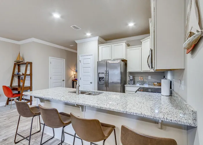 Holiday home Vacation W/ Community Pool! Pensacola