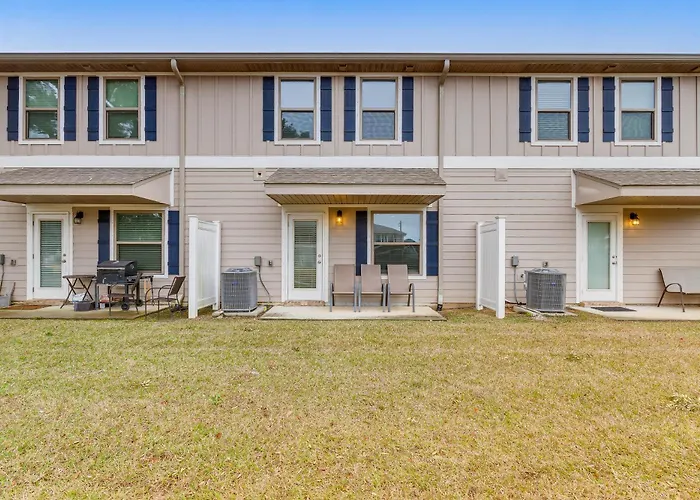 Holiday home Vacation W/ Community Pool! Pensacola